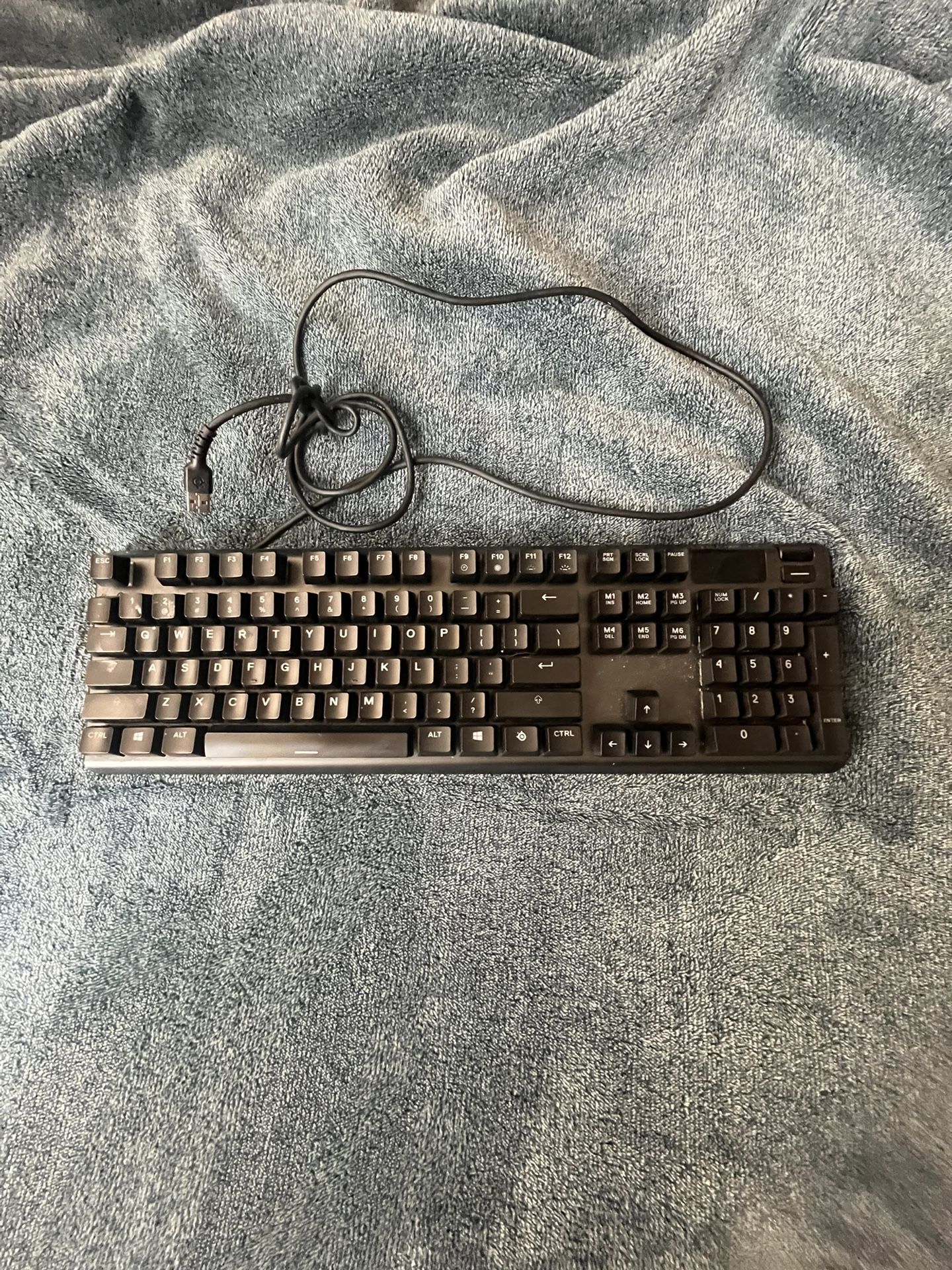 Steel Series Apex 5 keyboard