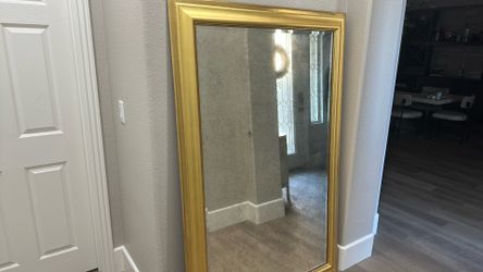 Mirror.  Antique 