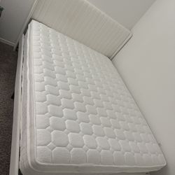 Queen hybrid memory foam mattress 