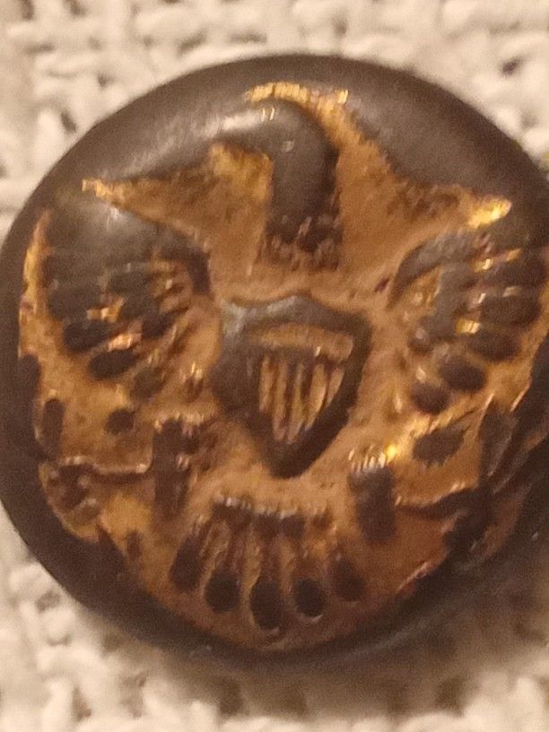 Tennessee Solders Button During The 