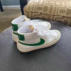 Nike Blazer Mid '77    9.5M