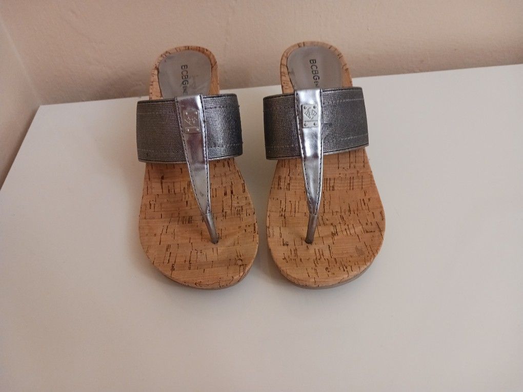 BCBGENERATION WEDGE TOE FLIP FLOPS SIZE 6M 