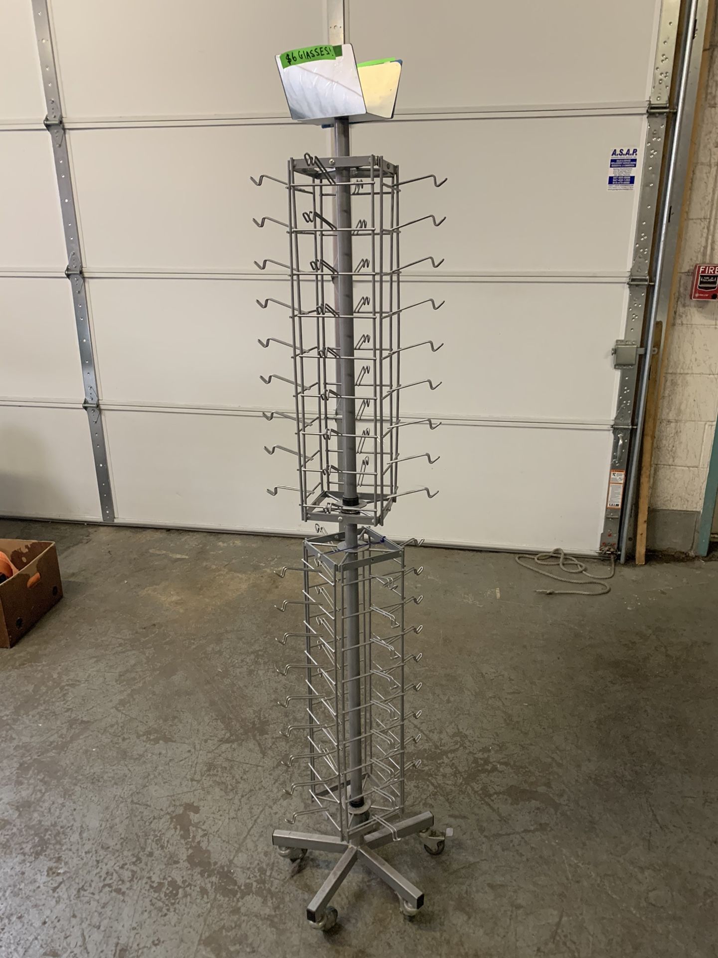 Rotating sunglasses display