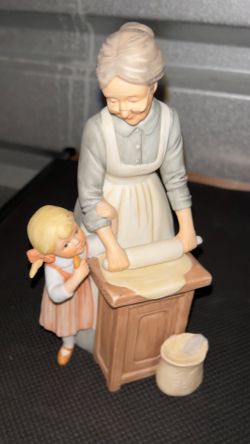 Collectible Porcelain “Grandmas Cookies” Figurine by Enesco 