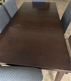 Dining Room Table & 6 Chairs