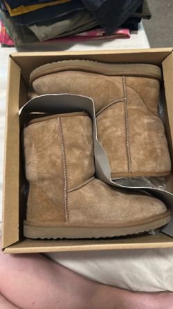 Women’s chestnut Uggs size 7