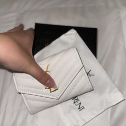 White Puffy Wallet 