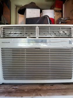 A/C Frigidaire window unit