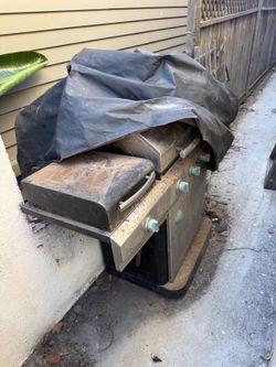 Char-Broil Propane Gas Grill + Cover + Tank