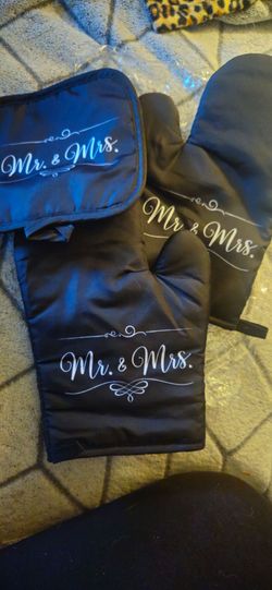 Mr. & Mrs. Oven Mitts and Pot Holder Set