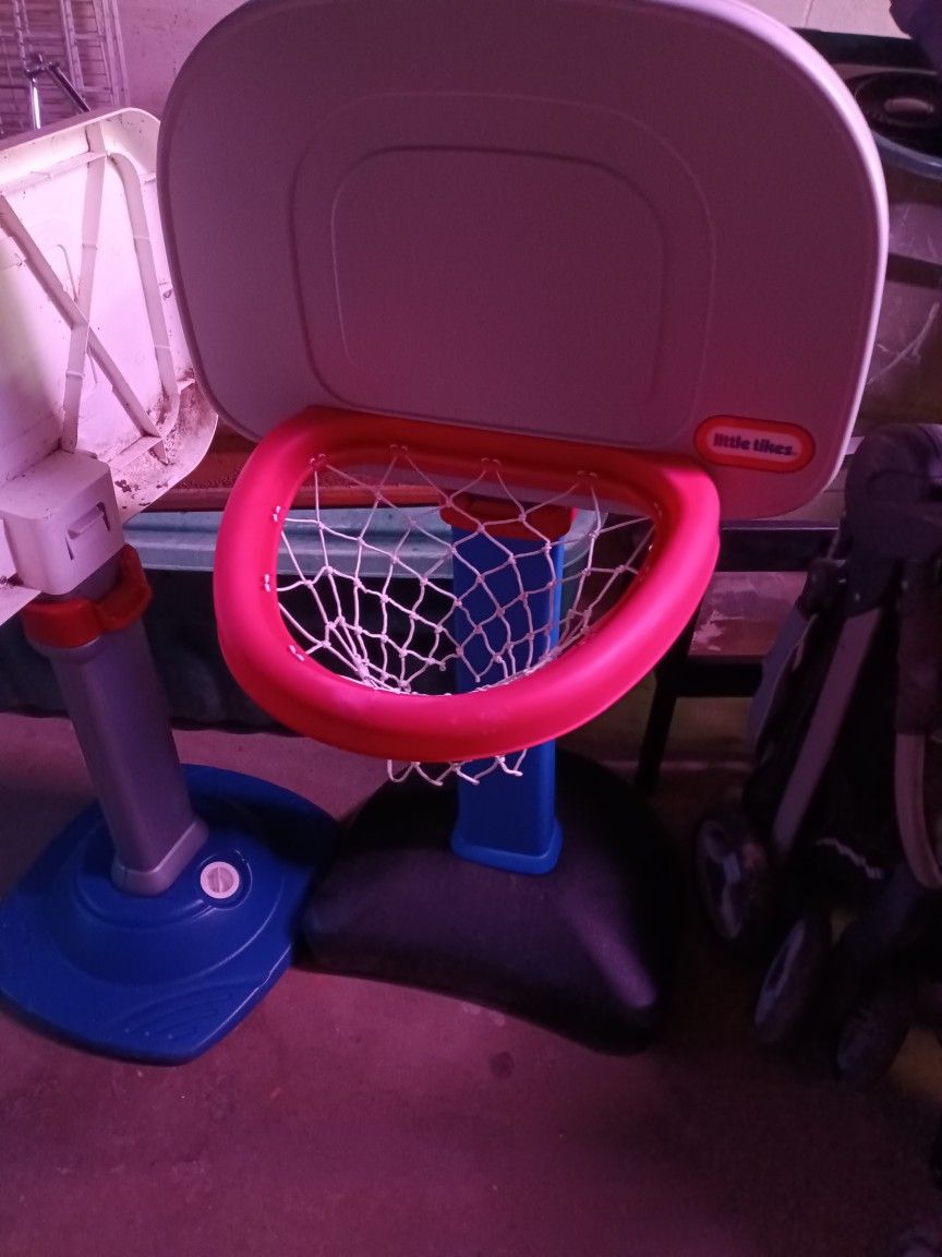 Basketball Hoops 
