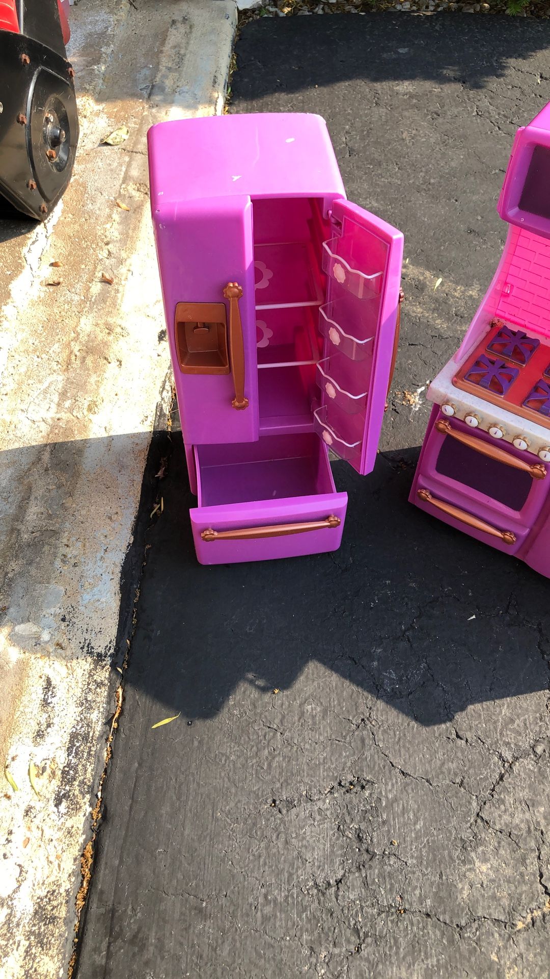 Kids for American girl Doll Refrigerator, stove, and sink