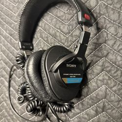 Sony MDR-7506 Professional Studio Headphones