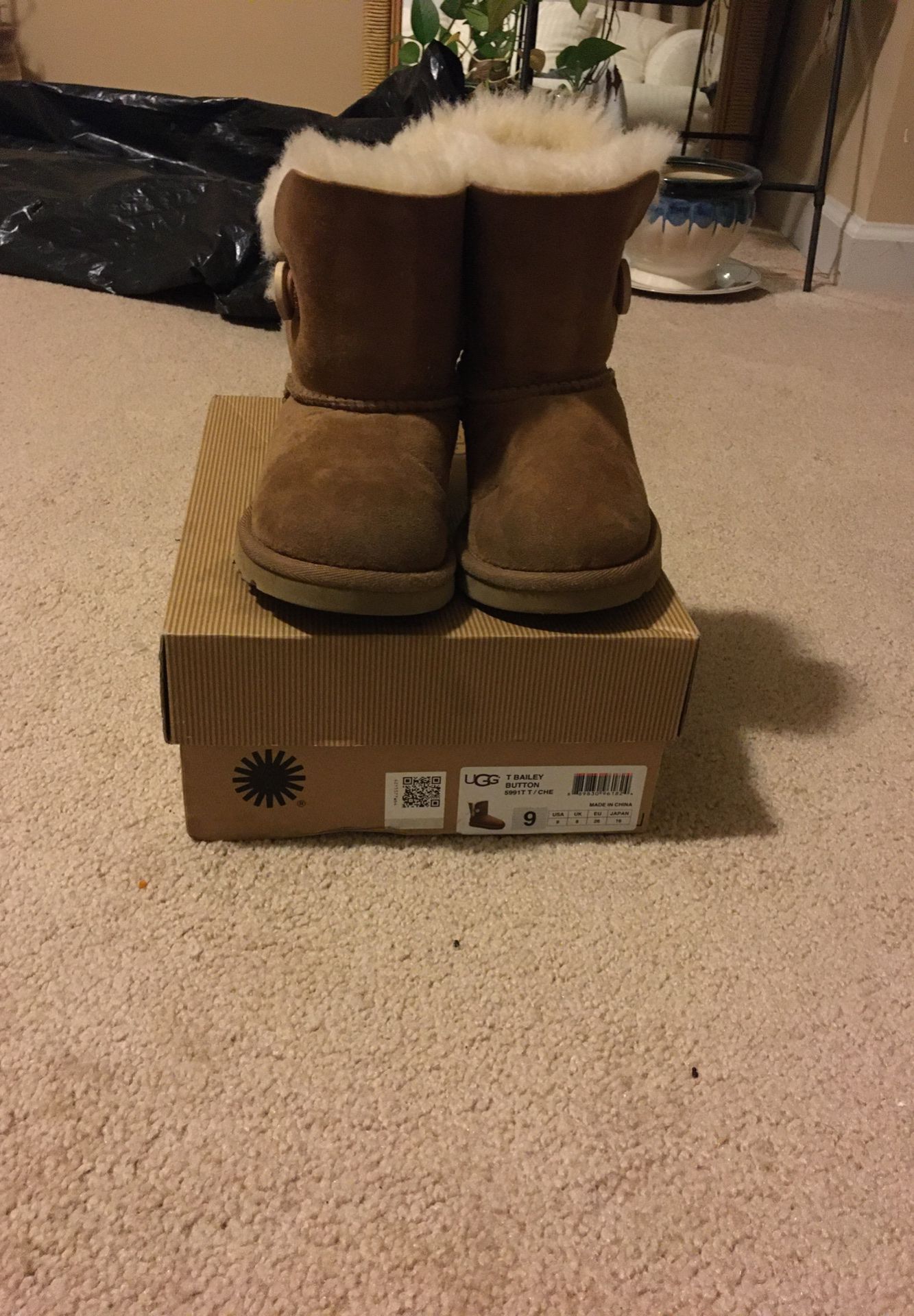 Girl Ugg Boots size 9c