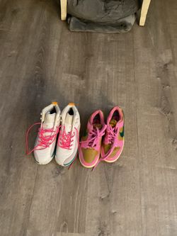 Female Jordan’s and dunks size 6 barely worn both for 100.00