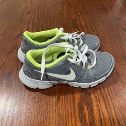 Nike Women’s Size 7 Athletic Shoes