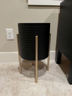 Planter with gold stand