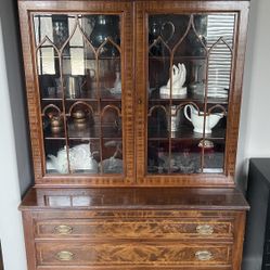 Chippendale Style Cross-Banded Mahogany Cabinet On Chest