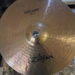 Zildjian 20 Inch Med Ride  Plus Cymbal Almost New No Marks Scratches Or Keyholing 