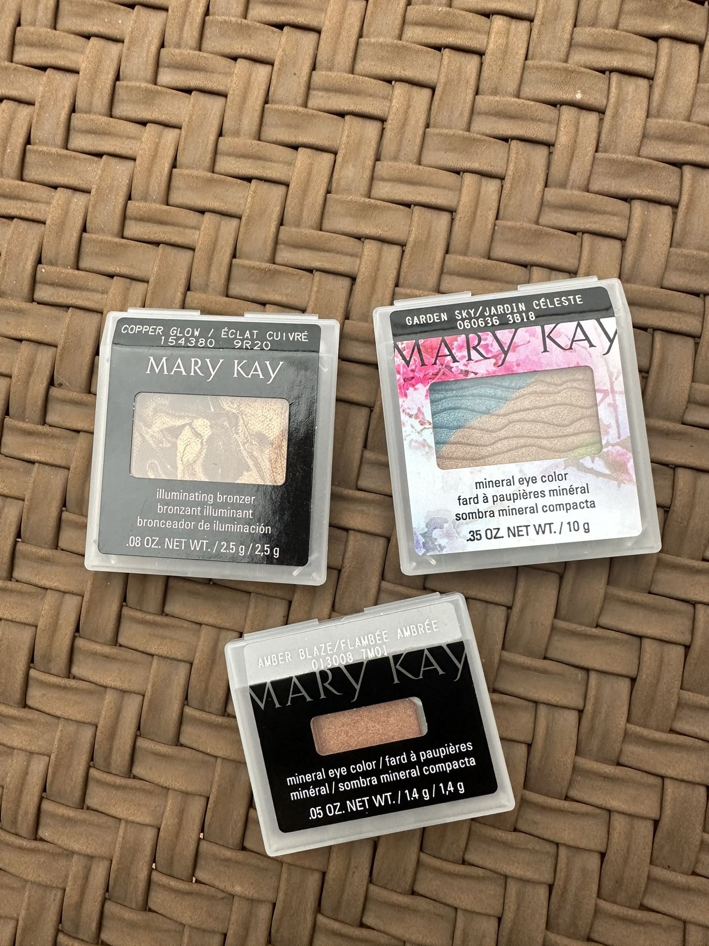Mary Kay Illuminating Bronzer  Copper Glow 2.5g + 2 Mineral Eye Colors. New.