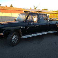 1988 Chevy Silverado 3+3,. Quad cab, Runs good!