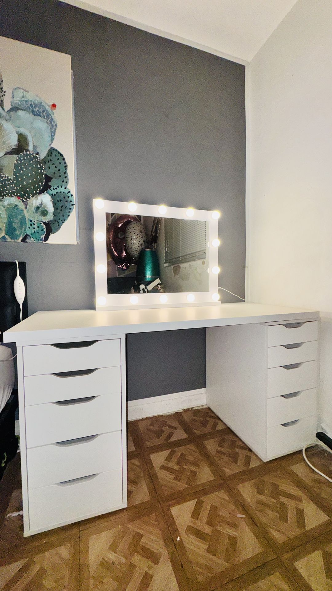 Vanity / Desk / Vanity Mirror