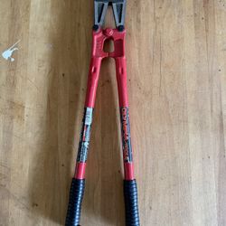Bolt cutters