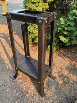 Delta heavy steel tool stand