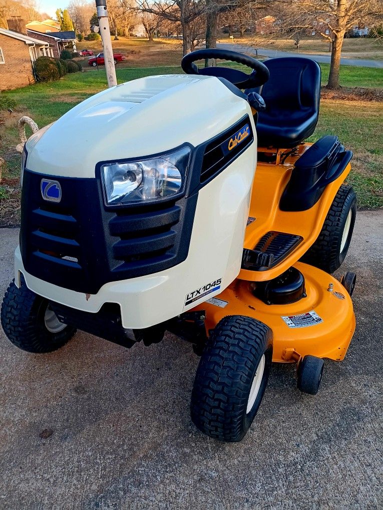 Cub Cadet Ltx1045 Riding Mower ( Low Hours )
