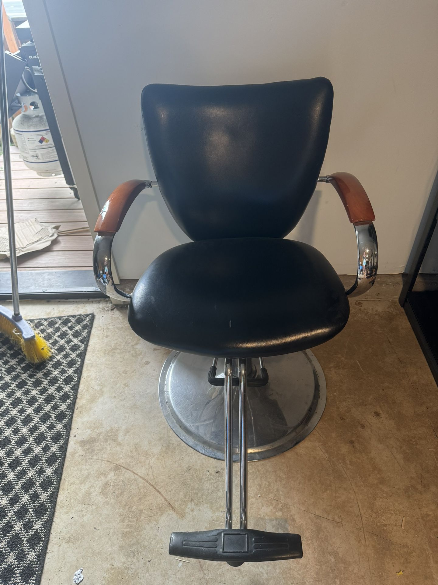 Hair Stylist Adjustable Chair 