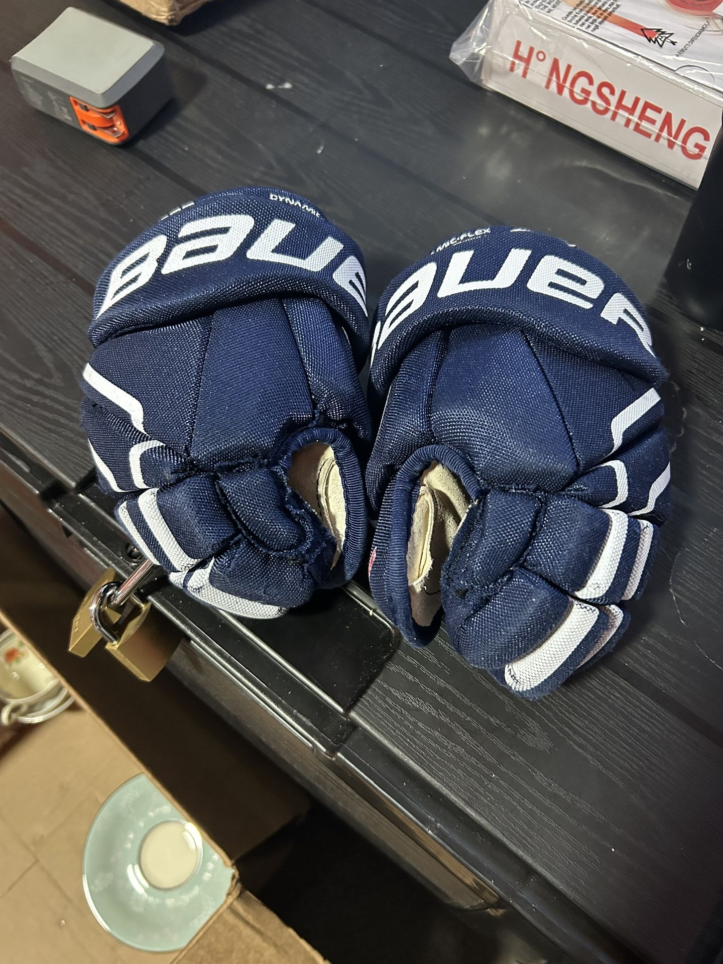 Protective gloves