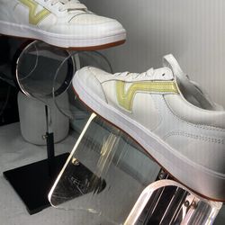 Awesome vans collector sneakers  SIZE 12