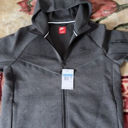 Nike Tech Fleece - Heather Grey Medium