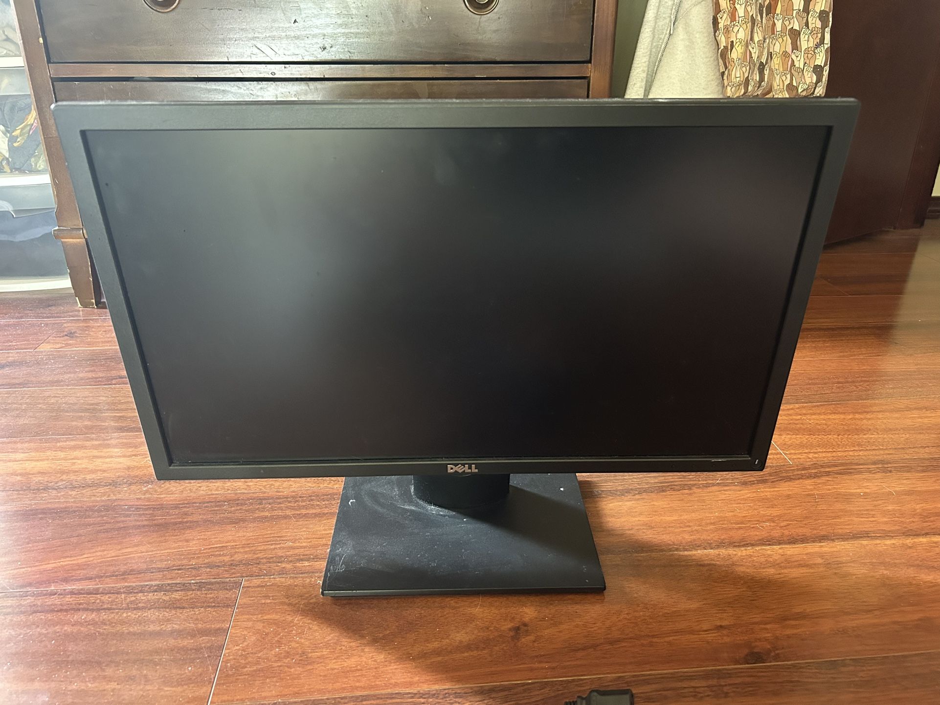 23” Dell Monitor with Mac & PC cord