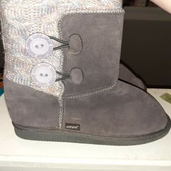 Mukluks Size 3