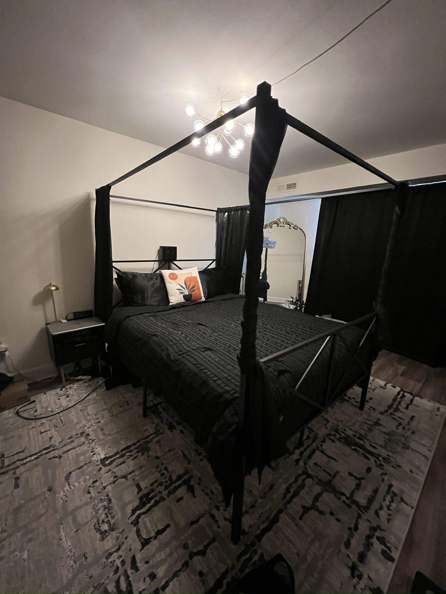 Queen Canopy Bedframe