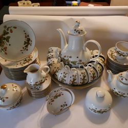 JLMENAU Graf Von Henneburg (1777) 55 Piece Tea Set Serves 12