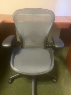 Herman Miller Aeron Chair Size B