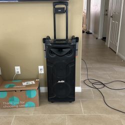 Moukey Black portable speaker