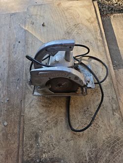 
+2
This is a vintage Craftsman 6 1/2 inch industrial circular hand saw, model number 336.27963. 