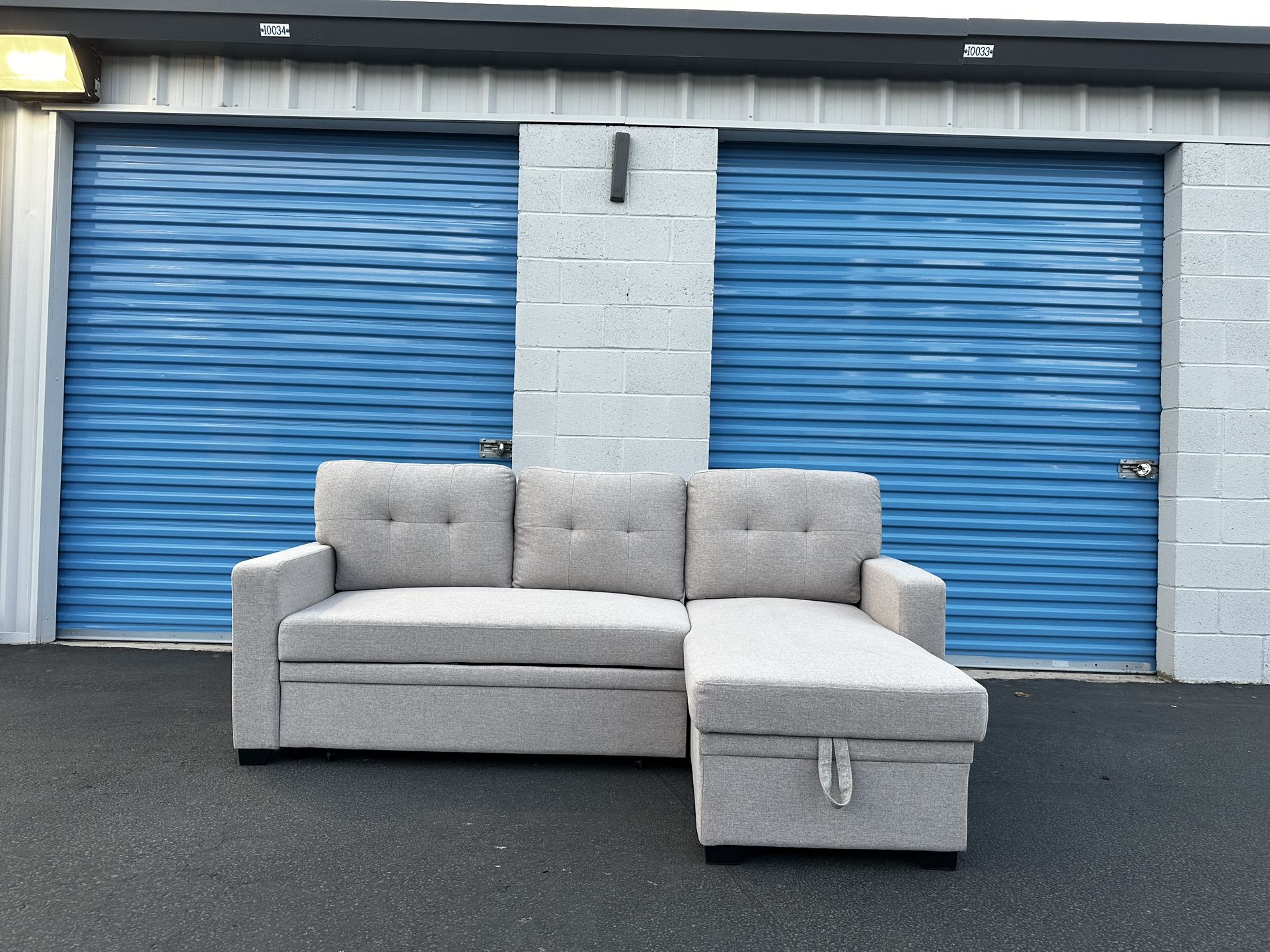 Gray Sofa Chaise Couch With Pullout Bed/Storage 🚛🚚 Free Delivery 🚛🚚