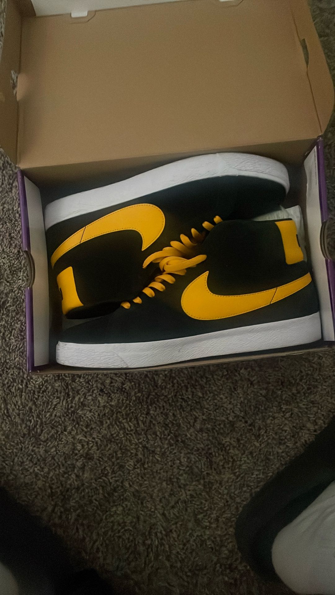 Nike SB Zoom Blazer Mid Black/University Gold Size 11.5 Men