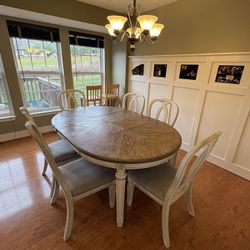 Realyn Dining Table And 6 Chairs 