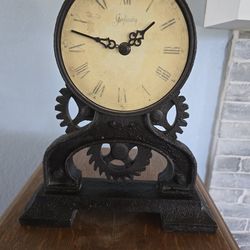 Decorative Mantel Clock Featuring a Vintage Gear-Driven Design,