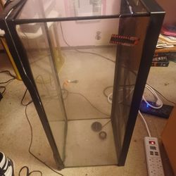 REPTILE CAGE 100BUCKS NEED IT GONE TODAY  ITS USED AND SUPER CLEAN 40gall Tank 