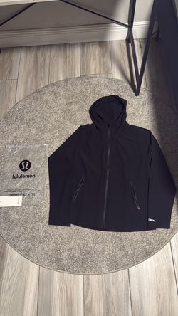 black lululemon pace breaker