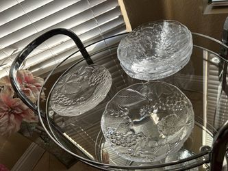 8 Crystal Plates With Grape Decorations 