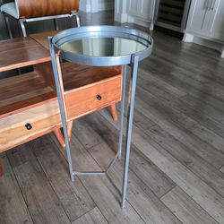 Accent/Side Mirror Table Chrome/Silver