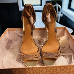 Jewel Badgley Mischka Gold Wedge