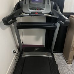 Will take best offer asap!  Treadmill—folds up, Internet Connectable, iFit Compatible a